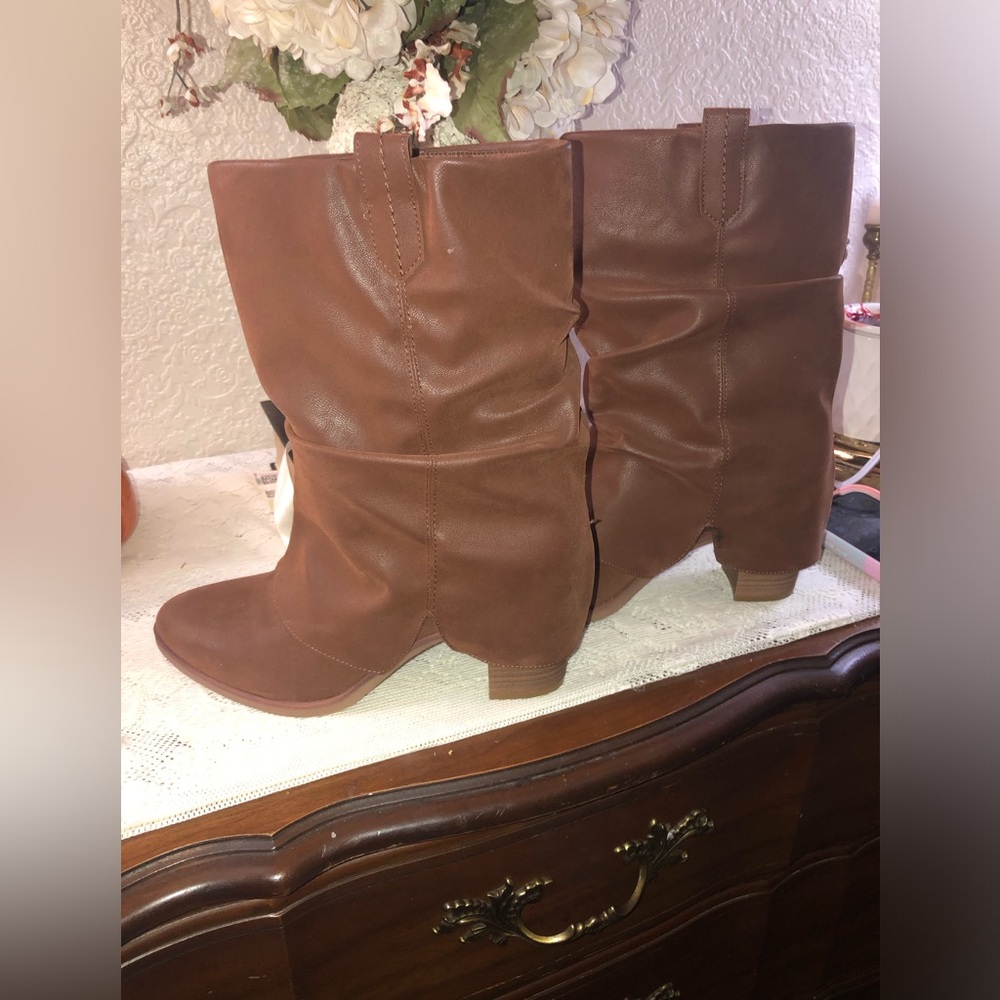 Foldover booties size 10 like new